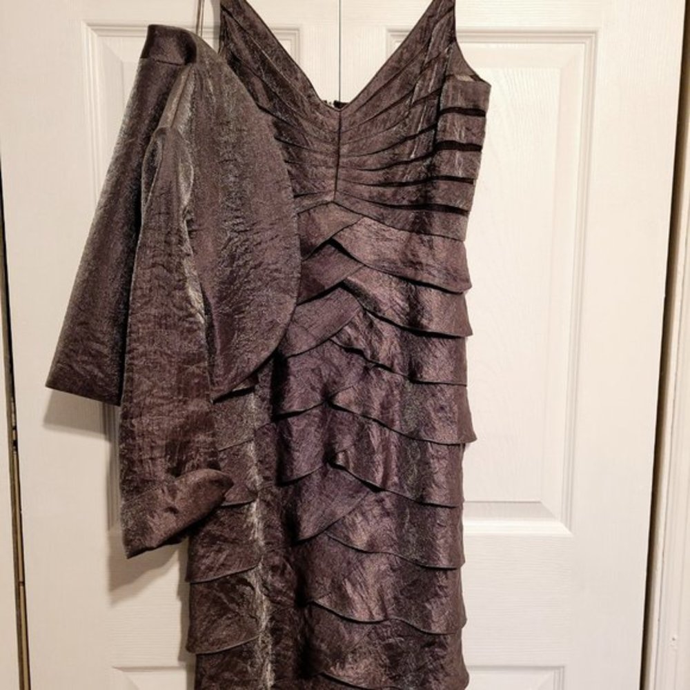 ADRIANNA PAPELL OCCASIONS. Purple/Plum Hues Tiered lower half